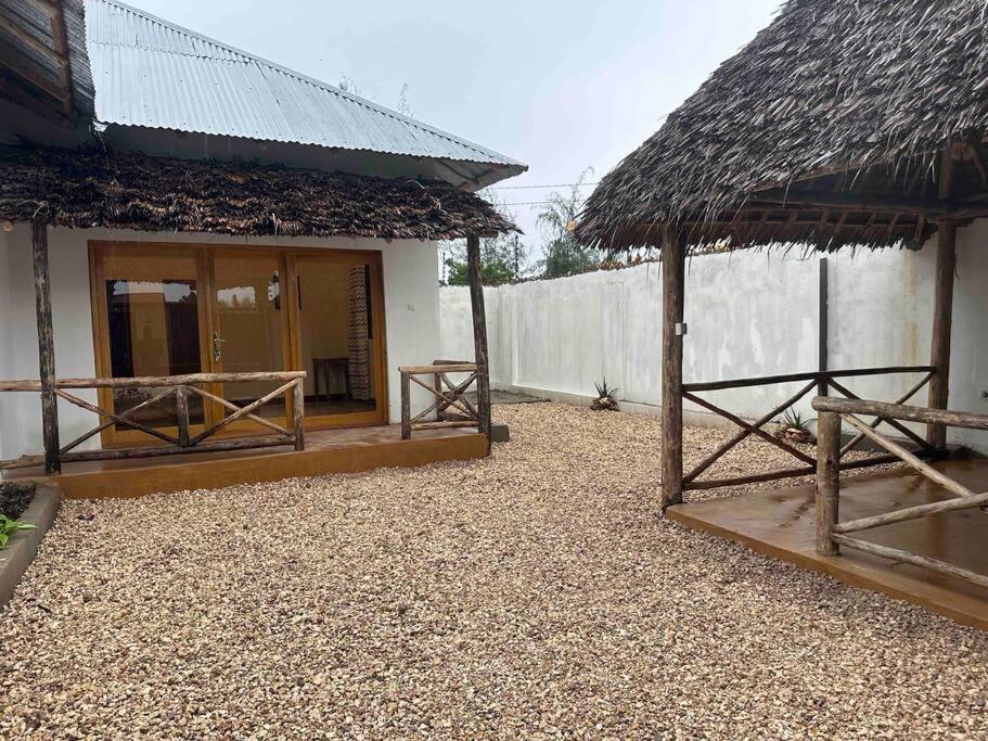 B Home Zanzibar 吉汶瓦 外观 照片